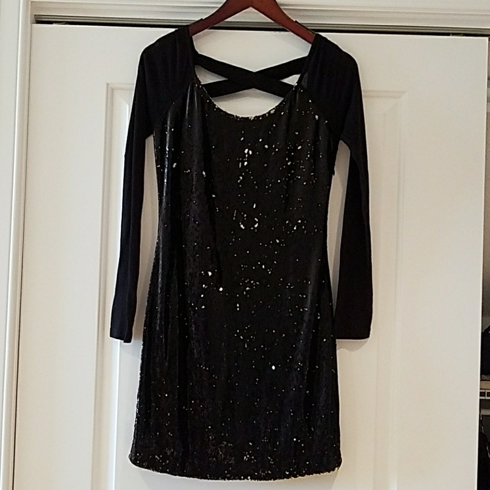 Black and gold sequin long sleeve dresd